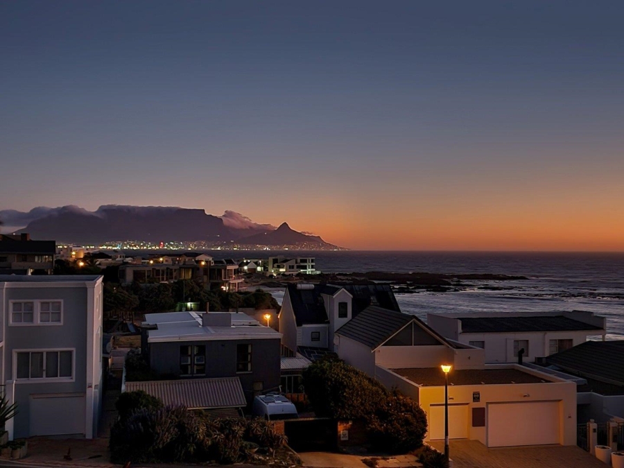 6 Bedroom Property for Sale in Bloubergstrand Western Cape